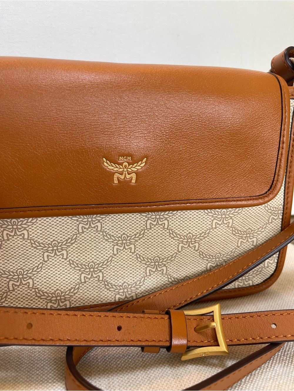 NWT MCM HIMMEL CROSSBODY IN LAURETOS W DETACHABLE FLAP POUCH CALF LEATHER TRIM - Picture 4 of 17